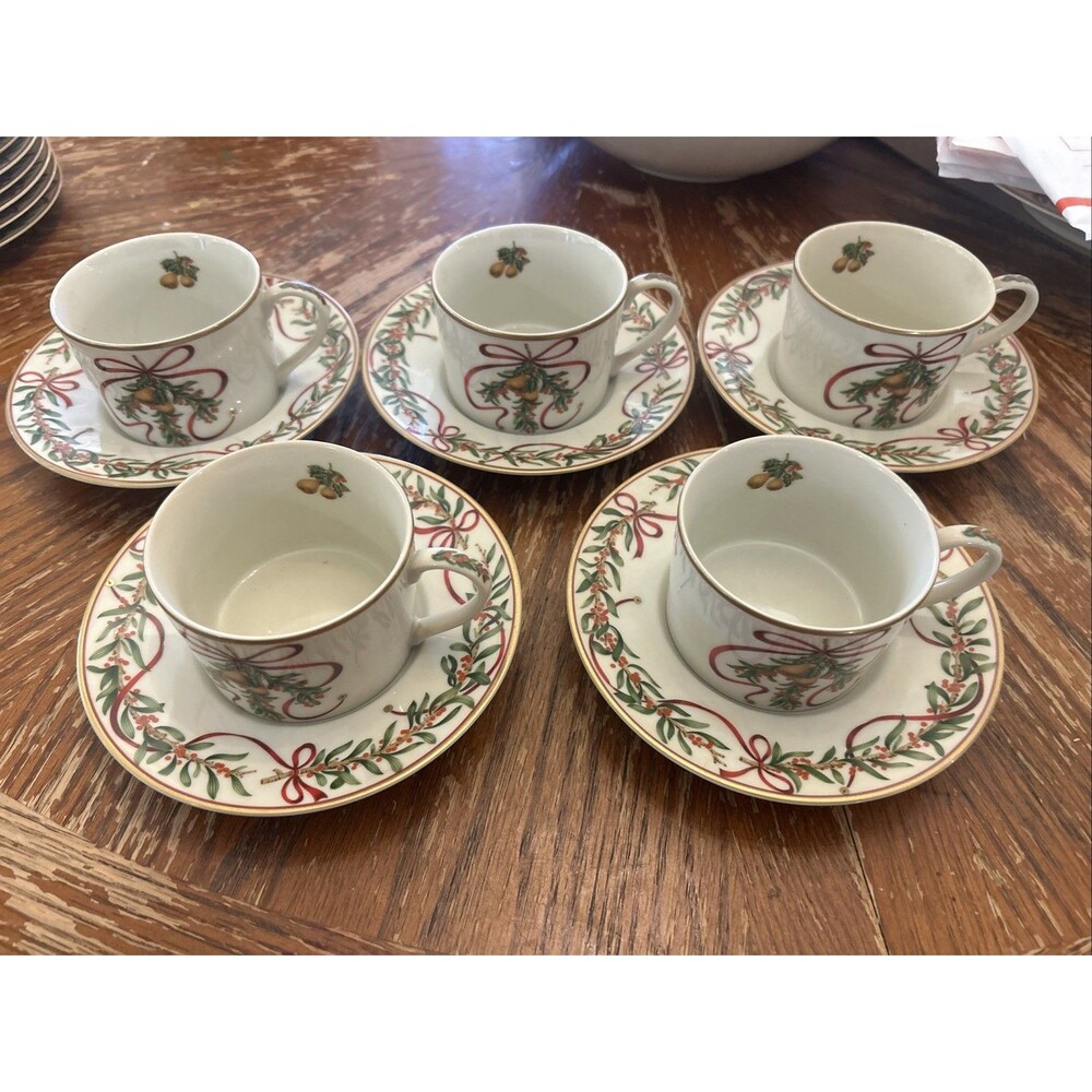 Royal Gallery "QUEENSBERRY" Japan ~ Set of 5 ~ Cups & Saucers ~ 2 1/4" Tall